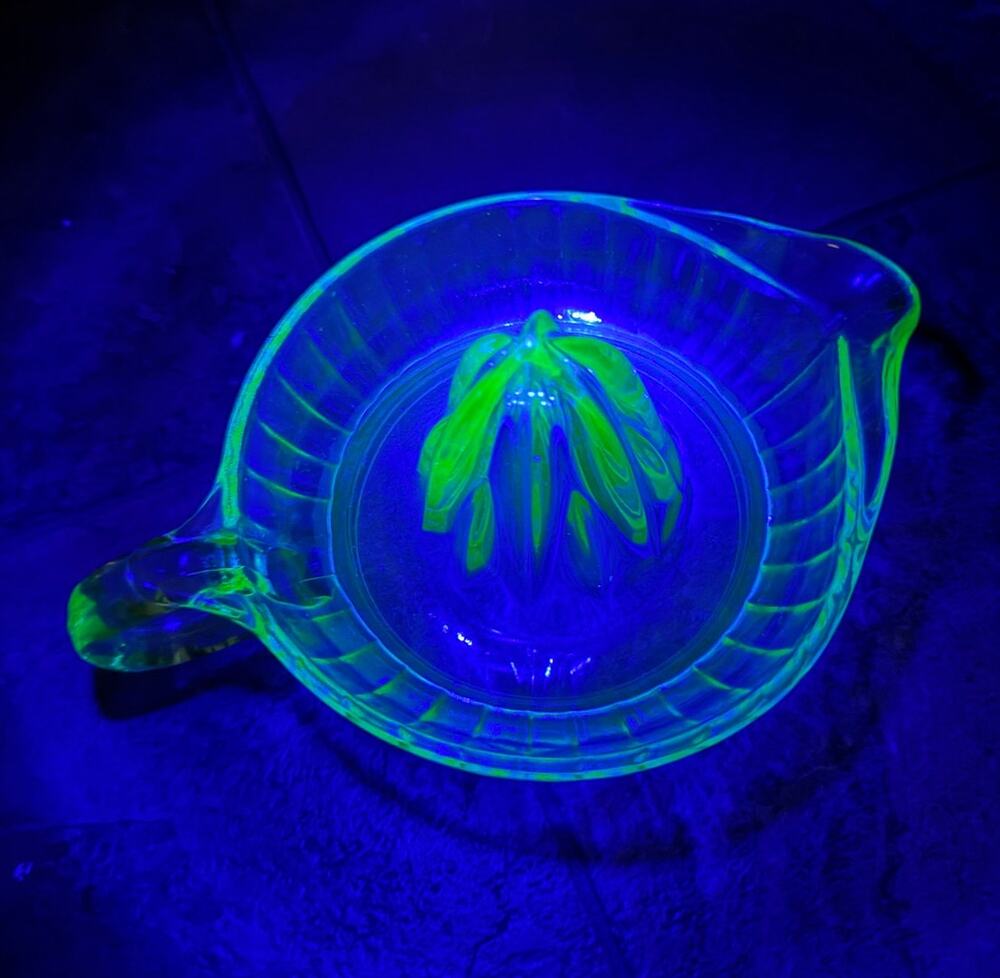 Vintage Federal Uranium Glass Depression Citrus Juicer Reamer Green 8.5"
